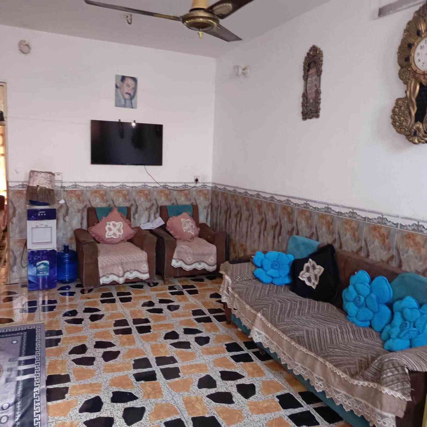 سلام عليكم بيت مساحه 150متر كامل مرتب وعالي عن شارع بيت كله سراميك  ومرسلين  بنا طابو سكف صب يحتوي على غرفه وصاله ومطبخ ستقبال صحيات خرجيه وداخليه طارمه جبيره ممر داير البيت بيتونه صطح كامل استاره كافت الخدمات موجوده مدرسه قريبه كهرباء ماي مولده ذهبي شارع حله شارع ميه هم قريب عليه بيت بلديه مرقمه عل تطويب معملات تطويب كامل السعر 38 وبي مجال قليل الشراي  العنوان محيزم الثانيه شارع منطقه صاير شارع كدامه 9متر الستفسار مراسلت الصفحه ونتصال ***********
