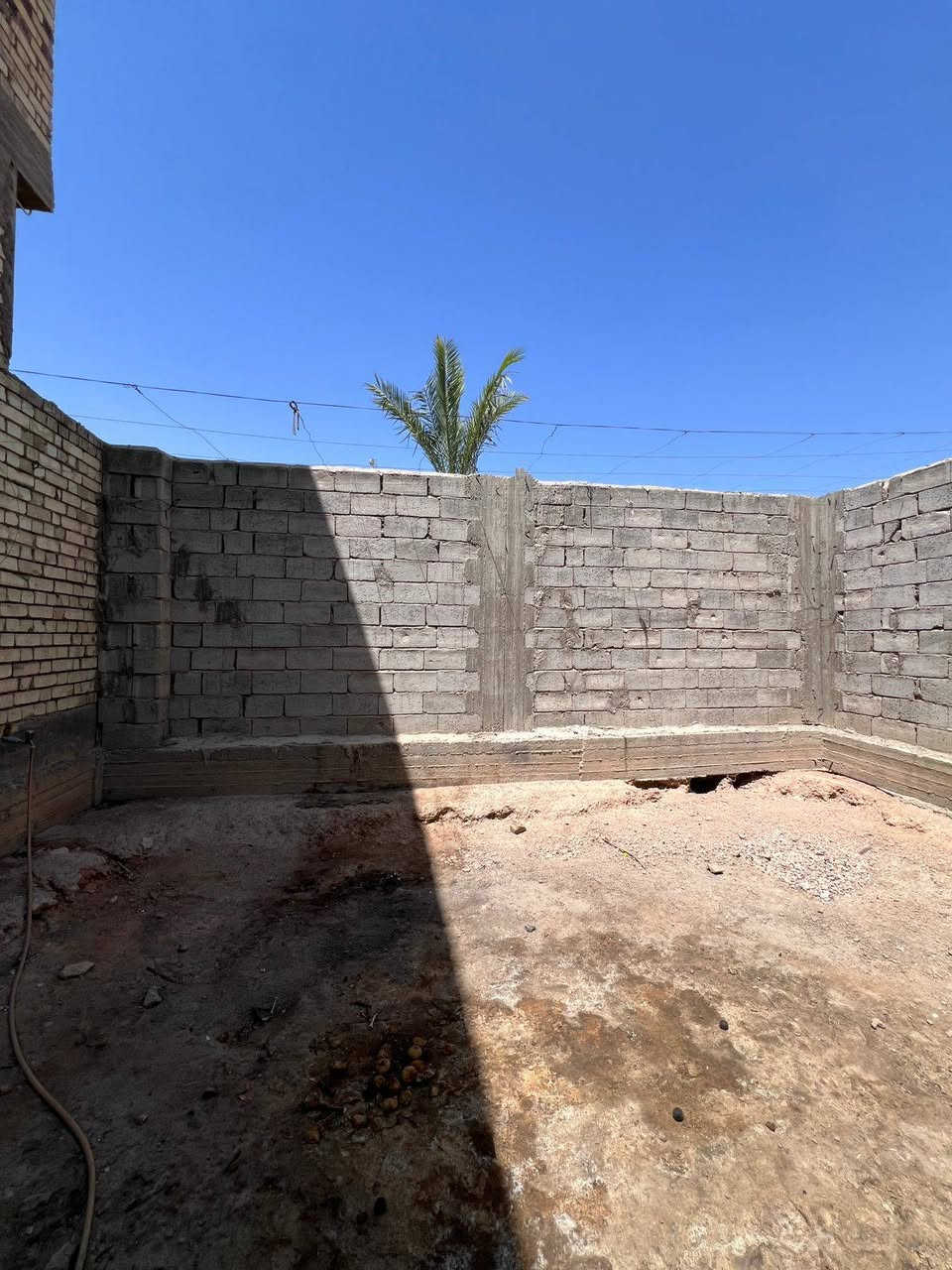 عرصه للبيع مساحه ١٤٠م مسيجه العنوان شارع لمطار القديم خلف الساده سعابره للاستفسار على الخاص ***********
