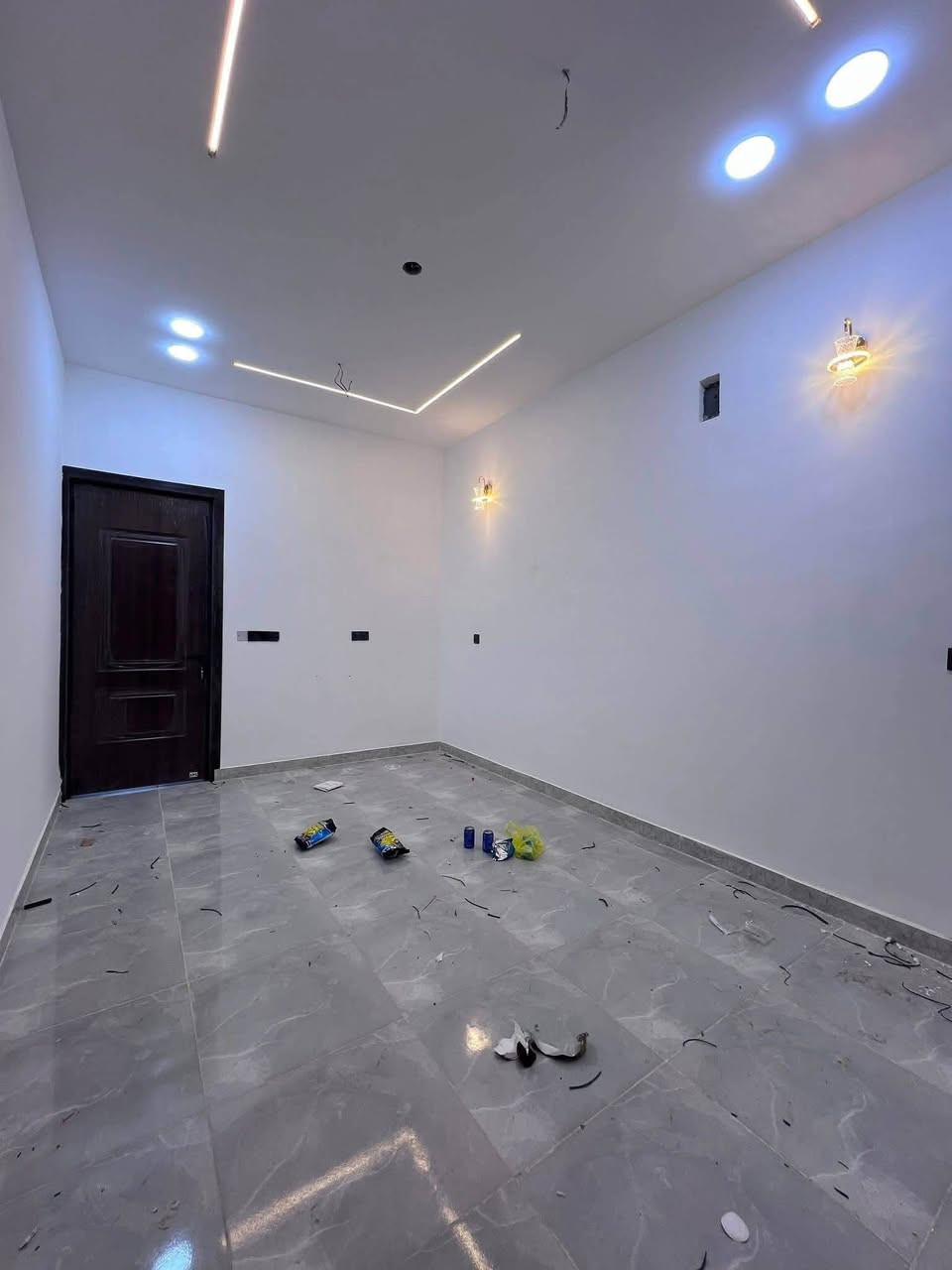 دار 🏠 للبيع
المساحه 75م
بناء 2026
يحتوي على صالة ومطبخ 
وخدمات 2 
وثلاث غرف نوم 🛌 
العنوان حي الجهاد ديوان المخابرات 
الاستفسار *********** ☎️
