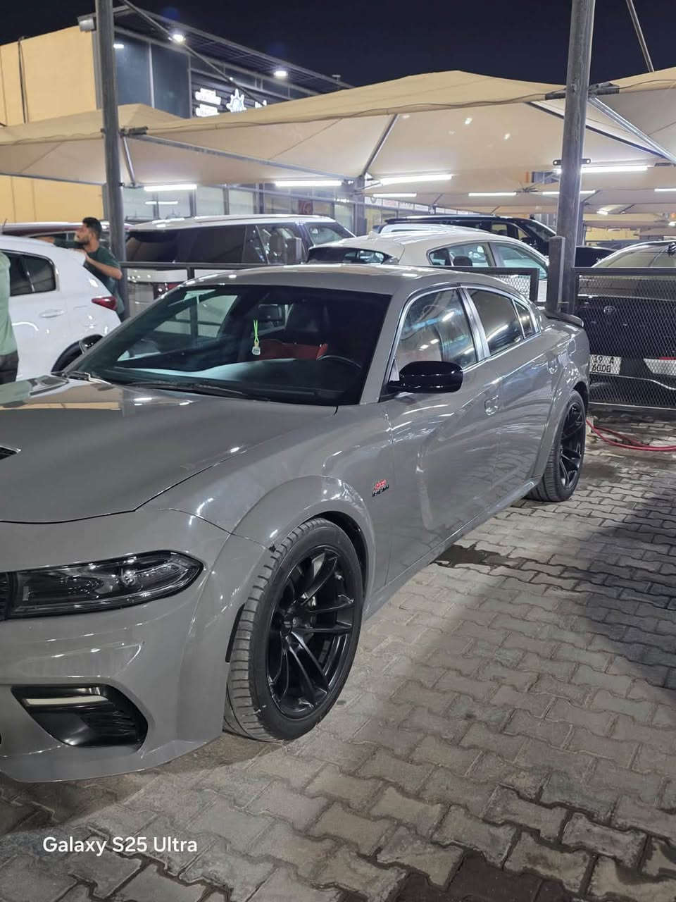 السلام عليكم
من رخصه الادمن 

للبيع جارجر 2023 

سكات باك 

مكينه 6400 

وارد كندي 

رقم بغداد  ماشيه 26 الف 

السياره كفاله عامه حادثهه دعاميه مبدله نفس اللون 

الموصفات فول واحد على واحد 

معروفه مواصفات السكات 

داخل احمر شامو وجلد 

فتحه 

رادارات 

للاستفسار *********** 

السعر 335 وبيهه مجال

نص مكتوب في الصور:
- Galaxy S25 Ultra
- 3 / 13 bid.cars
- 2 / 13 bid.cars
- 1 / 13 bid.cars