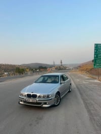 سەلام  bmw 528 بیلاد سەلارەکە زۆر جوانە پشتوو پێشی Mمەنەفێستوو پاکانەی...