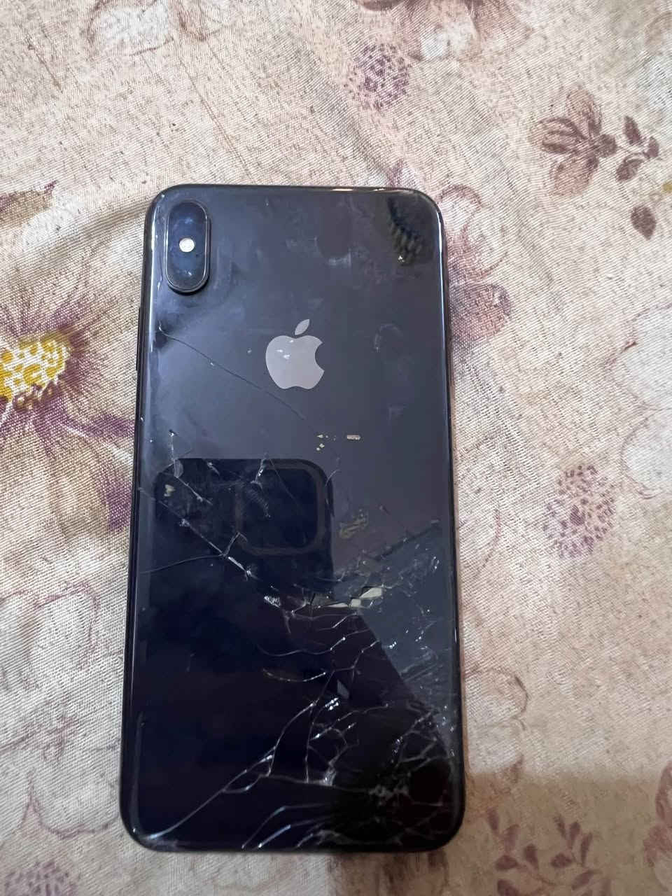 السلام عليكم
اكس ماكس 
اسود  256 بطاريه جديد  
سعر 200  
كربلاء 
تواصل ***********
