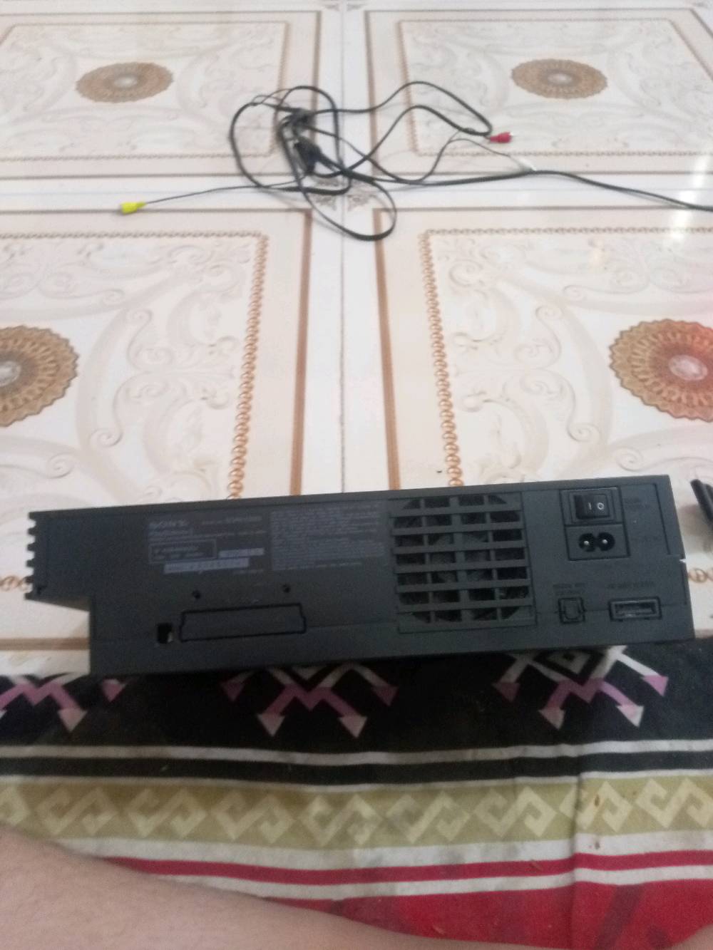 بلي 2 للبيع السعر 50مع ملحقاته الي همه دبل جوستك 2 فلاش ميموري والفيش الخلفيه مروحه نضيفه او اذا تريده بدون ملحقاته ب30 بلي نضيف نضافه 80بل ميه مكاني ناصريه شوفه  الي يريده يراسلنه واتساب