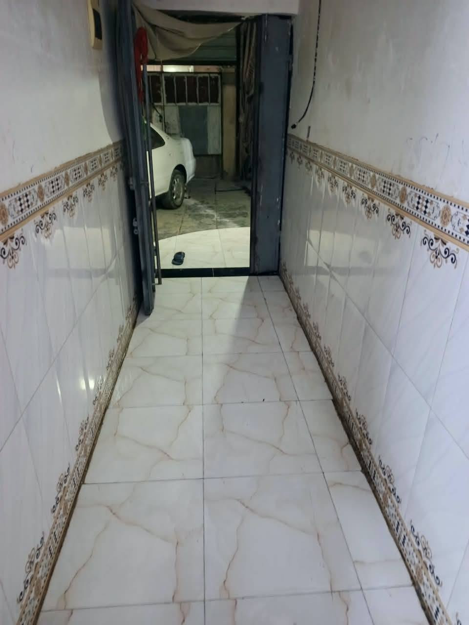 مكلف بنشر بيت للبيع مساحه ٢٠٠ يتكون من غرفتين وصاله مطبخ وديوانيه صحيات بشارع صوره تصل علا صاحب البيت ***********
