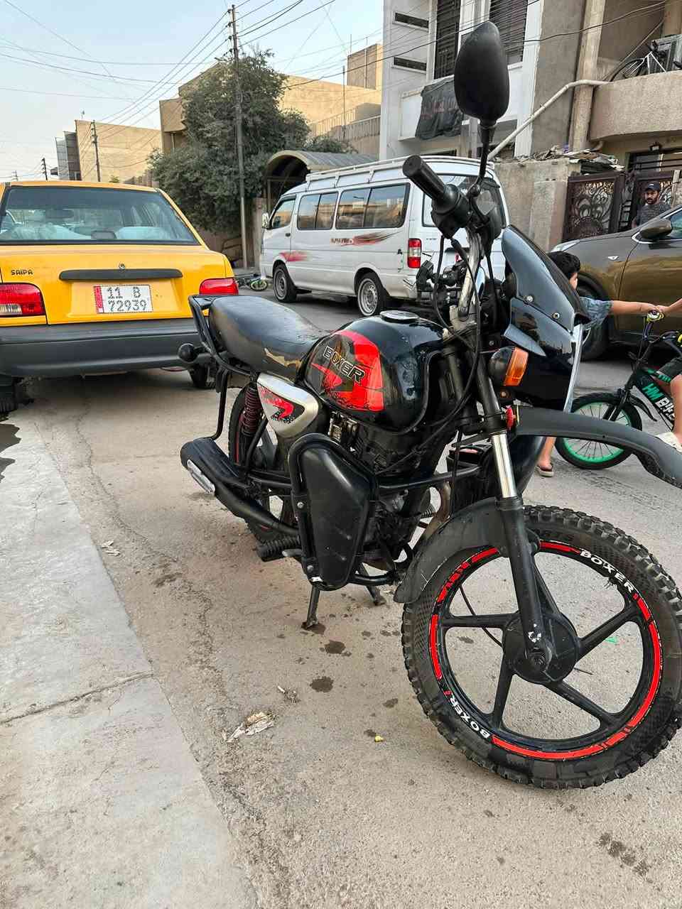 السلام عليكم دراجه بوكسر للبيع الدراجه يحتاجلها تجفيت وهيه شغاله بس يحتاجلها الباقي  مابيها شي الكهربائيات جديده السعر 800وبيها مجال المكان بغداد أعلام السيدية للتواصل على هذا الرقم ***********
