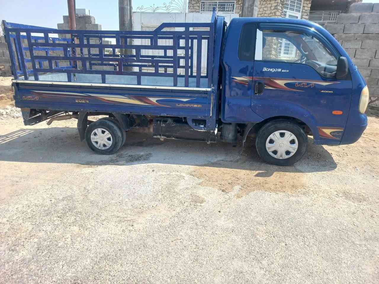 للبيع كيا حمل ادوات  محرك 3 آلاف اسود سياره جاهزه 
المكان حديثة السعر 43 لتواصل الاتصال على الرقم ***********
