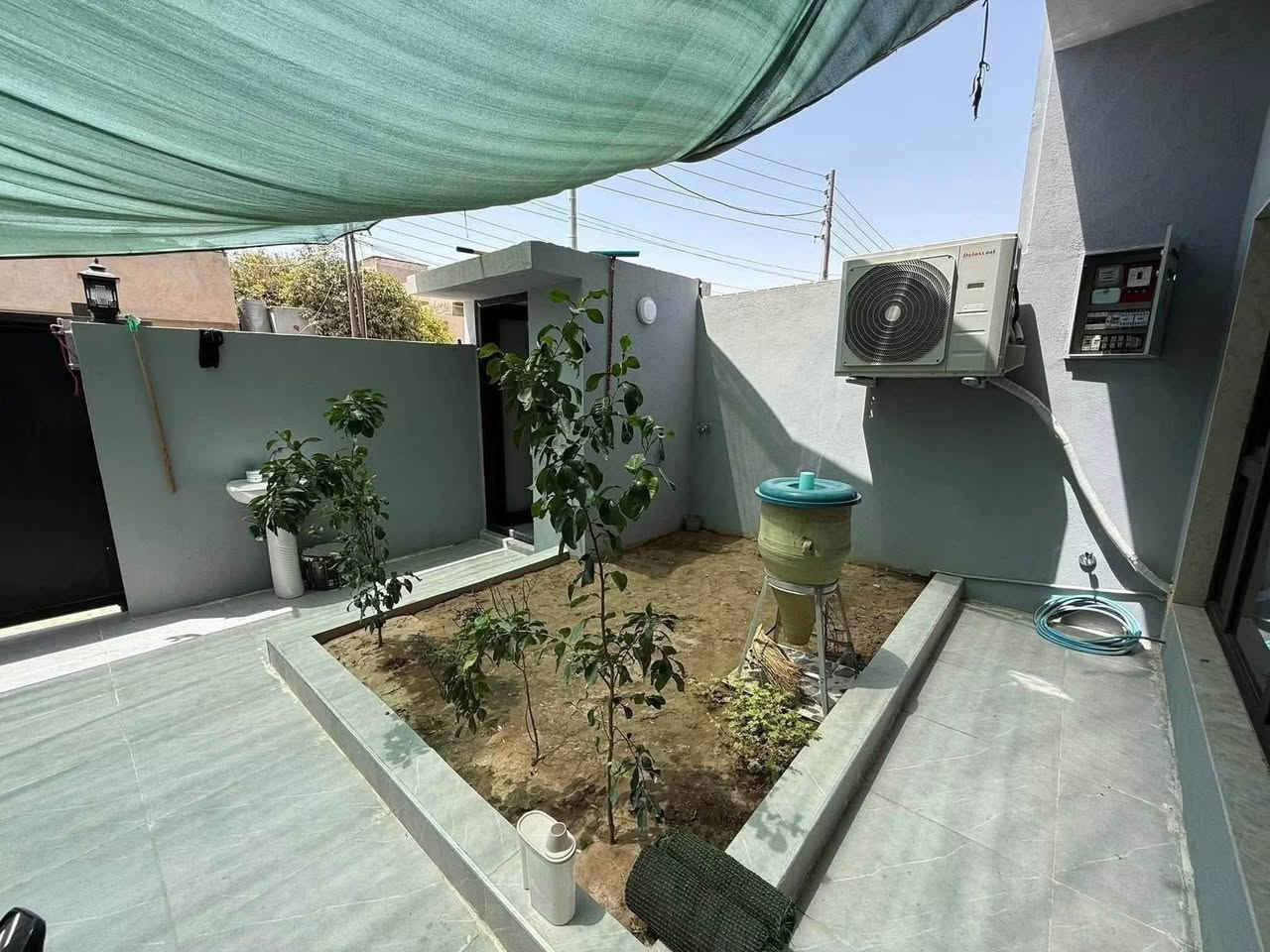 #دار #للبيع  🏠  طابقين طابو ملك صرف بناء حديث واجهة ملكي
بيت فول بناء درجة اولى مجهز بنضام الطاقة الشمسيه

#المساحة :  175 متر  

#واجهة الدار :  7.5

#السعر  :- مراسله الصفحه او واتساب او الاتصال
***********
***********

#الموقع :- كركوك —  القادسيه الثانيه مقابل حلويات الشام 

#تفاصيل الدار

♦️الطابق الاول
 
- استقبال 
- هول
- غرف نوم عدد اثنين
- مطبخ بارد
- مطبخ حار
- درج داخلي
- صحيات 
- حديقة
- كراج سياره 

♦️الطابق الثاني 

- هول
- غرفة نوم عدد اثنين
- صحيات
