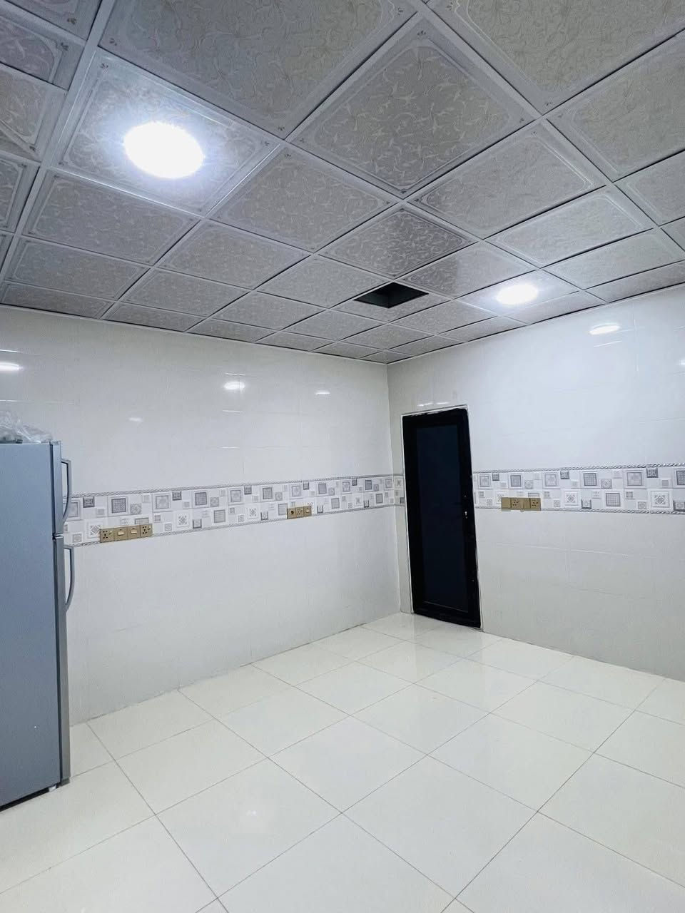 دار للبيع طابو  صرف 200 موقع مميز وبسعر مناسب في حي الزوراء55 قرب اقصو مول 
📍 الموقع: كركوك – حي الزوراء 55، قرب أقصو مول، على شارع 20. مقابيل ساحة كبيرة 

📐 المساحة: 200 م²

📄 السند: طابو صرف باسم شخص واحد

✅ فول خدمات

✅ واجهة 10 أمتار

🔹 الطابق الأرضي:

✔️ غرفتين نوم

✔️ هول كبير

✔️ استقبال واسع

✔️ مطبخ حار وبارد

✔️ كراج

✔️ محل تجاري كبير

✔️ صحيات سيراميك (داخل وخارج)

يحتاج فقط إلى إكمال السيراميك الطابق الأرضي 

🔹 الطابق الثاني:

✔️ غرفتين نوم كبيرة

✔️ هول 

✔️ مطبخ

✔️ صحيات

✔️ مخزن كبير

✔️ فول سيراميك

✔️ منظومة دكت للتكييف

✨ منزل بموقع حيوي وقريب من جميع الخدمات، مناسب للسكن العائلي أو للاستثمار، مع محل تجاري

📞 للاستفسار 

***********
