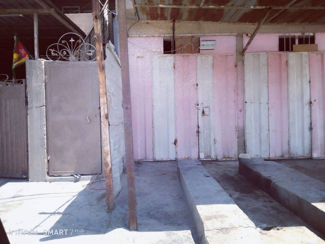 بيت للبيع مساحته 125 مع محلات عدد 2 رئاسة العبيدي شارع عشرين شارع صيدلية الرئاسة للاستفسار ***********

