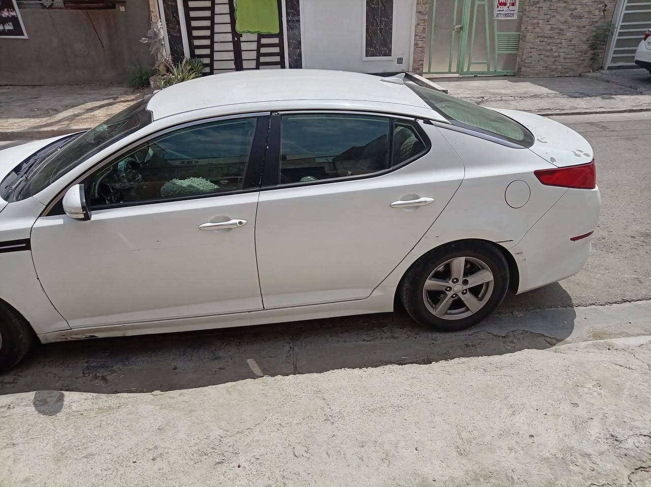 كيا اوبتيما موديل 15
مكفوله محرك وصدر وتبريد 
سياره مكفوله من الضربه
 وارد امريكي  جيدي اي 
 بيهه طخه بخشم البنيد 
سياره مشكلتهه اضباره ضايعه
 معروضه على 80 وبيهه مجال 
***********
