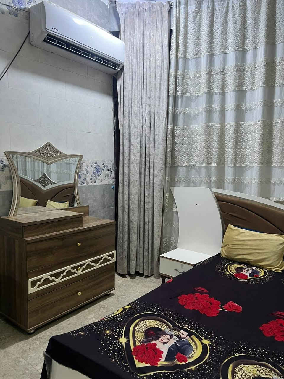 السلام عليكم غرفه للبيع نظيفه خمس قطع 
للاستفساراتصل على الرقم *********** كربلاء, العراق
