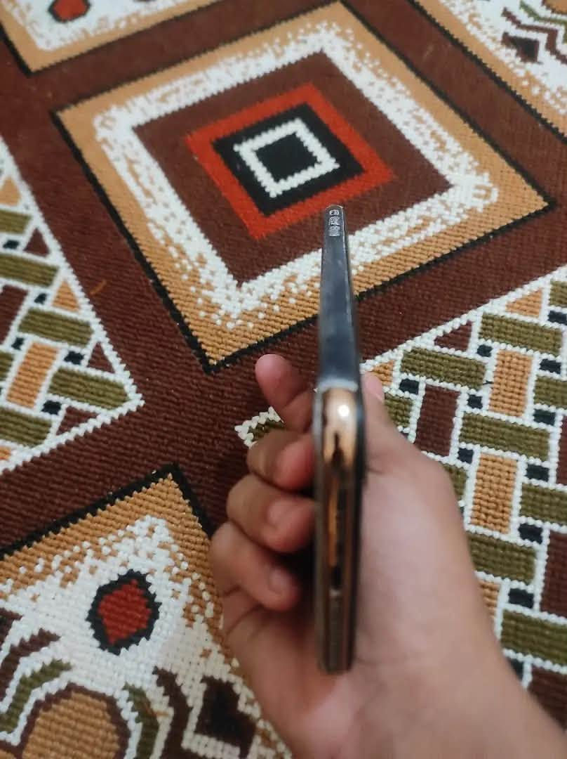 السلام عليكم أيفون اكس ماكس بلادي وتر الجهاز كلشي بي شغال مابي اي نقص فقط الضهر بي كسور و مغلف الذاكره 256 البطاريه بلادي 77 ولا تصررف الكامرات فد شي السعر 175قفل متواجد فيس و اواتساب ***********

نص مكتوب في الصور:
- ٣:٤٧
- البطارية
- حالة البطارية والشحن
- رسالة مهمة حول البطارية
- حالة بطاريتك متدنية جدا. يمكن أن يبدل أحد مزودي خدمة Apple المعتمَدين البطارية لاستعادة الأداء والطاقة القصويين.
- العثور على خيارات الخدمة...
- الحد الأقصى للقدرة
- ٧٧٪
- هذا قياس لقدرة البطارية مقارنة بقدرتها عندما كانت جديدة. قد تسبب القدرة المنخفضة بتقليل ساعات الاستخدام بين عملية الشحن والأخرى.
- أقصى قدرة للأداء
- تدعم بطاريتك حاليا الأداء الطبيعي وقت الذروة.
- شحن البطارية المحسن
- للحد من استنزاف عمر البطارية، يتعلم الـ iPhone من عادات الشحن اليومية، بحيث ينتظر ولا يتجاوز ٨٠٪ حتى يحين موعد حاجتك إلى استخدامه.
- حول رجوع اسم الطراز iPhone Xs Max رقم الطراز MT552AH/A الرقم التسلسل FFMY1FQRKPH6 القطع وسجل تاريخ الخدمة الأغاني الفيديوهات ٢٠١ الصور ٣٥٧ التطبيقات ٢٣ السعة ٢٥٦ غ.ب. متوفرة ١٩٥,١٤ غ.ب. عنوان Wi-Fi F8:E9:4E:C2:9D:2E Bluetooth F8:E9:4E:BF:F8:A9 البرنامج الثابت للمودم ٧.٠٣.٠٢ SEID EID
- حول
- القطع والخدمة
- تجمع Apple سجل تاريخ القطع والخدمة، ويعرض السجل معلومات عن هذا الـ iPhone وحالته وتفاصيل إصلاحه.
- معرفة المزيد
- سجل تاريخ الخدمة
- الخدمة >