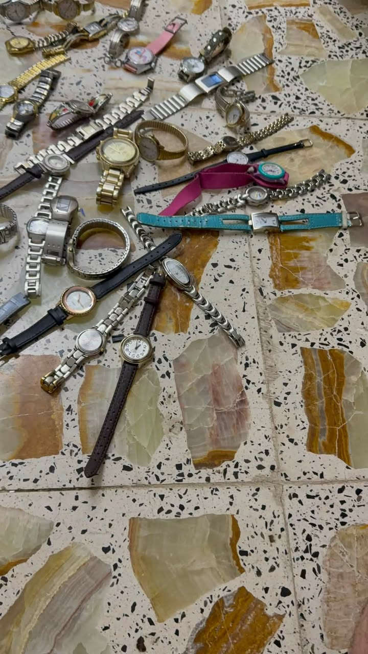 شلعه مشكل للبيع بيعه وحده ركز بيعه وحده 👉🏻🫥🫥
عددهن فوك ال١٠٠  سعر مناسب جدآ للتواصل واتساب أو ماسنجر ***********
