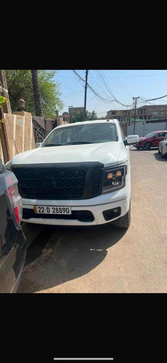 نيسان تيتان 2019 مدنايت ادشين
محرك 8 سلندر فور ويل
داخل جديد 
مابيها نقص السياره
مصبوغه حزام
السعر 175 وبيه مجال
مراوس بجيب رانگلر او نقد 
***********
