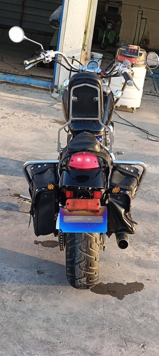 السلام عليكم للبيع هارلي ستد 400cc
مكينه و كير خير من الله كهربائيات كلها شغاله نكره سلف بكل وقت صالنصه كاتم ولاغيهن رياضي السعر 
واحد و ٤٠٠ وبيها مجال وترهم مراوس حسب القناعه 
هـ ***********

