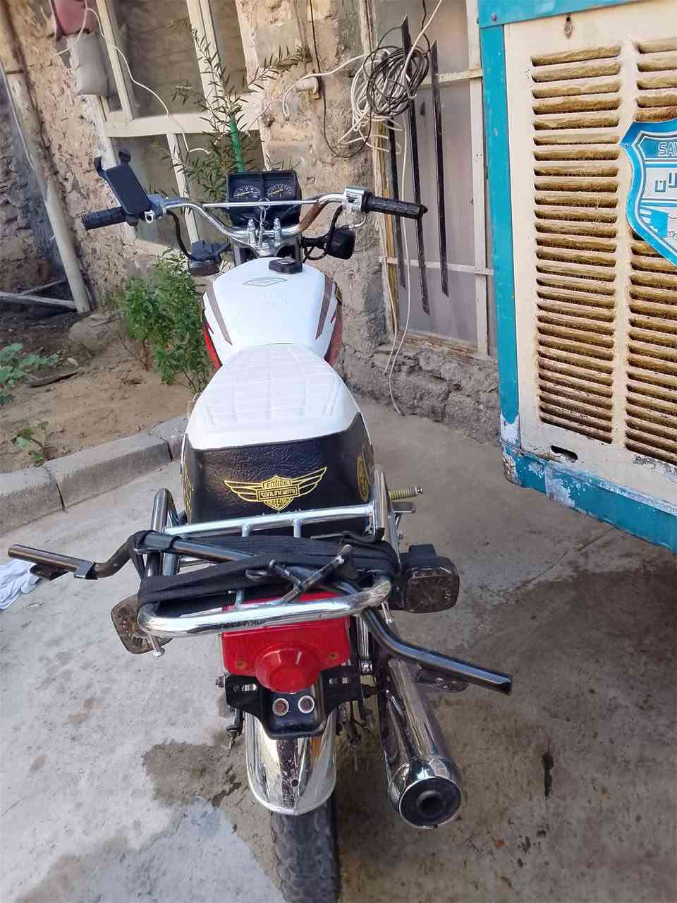 ماطور للبيع موديل 2019 سعر 500 وبي مجال قليل التواصل ع لرقم ***********
