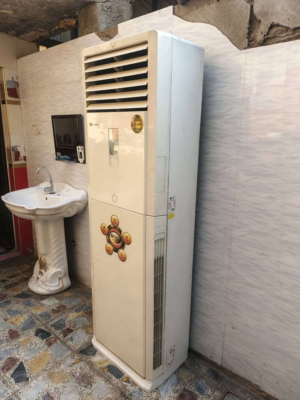 سلام عليكم سبلت ٣طن كامل ملحقاتة شغال سعرة ٥٠٠بي مجال بسيط رقمي ***********
