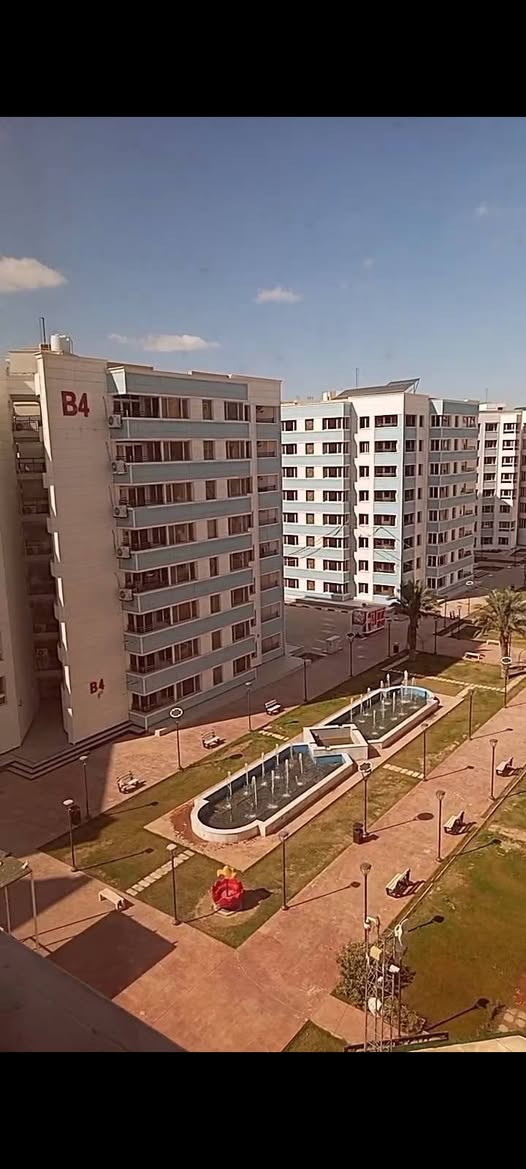 شقه للبيع  فرصه لن تتكرر …
جاهزه للسكن والتسليم المباشر دون انتظار في مجمع ابن فرناس السكني 
عماره D1 كامله الخدمات مصاعد متوفره مع كهرباء وطنيه ومواد مستمره ٢٤ ساعه الشقه طابق اول مساحه ١٤٢م فيها غرفتان كبيره وواسعه مع صالتين وحمامين واحد للضيوف وواحد رئيسي مع مخزن ومطبخ تحتوي على شبابيك واسعه ونفهه تأتي الشقه مع سبالت عدد٢ حجم طنين ونص وسخان مجانا 
موقع الشقه مميز لأنها تطل على الحدائق وحديقه خاصه بجانب الشقه ممكن استغلالها وزراعتها وتعتبر حديقتك الخاصه وتقع الشقه قرب الجامع والبقالة والسوبر ماركت يبعد عنها خطوتين عكس بقيه العمارات البعيده وتتوفر حوالين الشقه من كل جهه مساحات خضراء مع نافورات كبيره وأماكن خاصه للألعاب الأطفال متنوعه جدا وايضاً هي قريبه جدا على المدارس والروضه للاستفسار الاتصال على الرقم ***********
