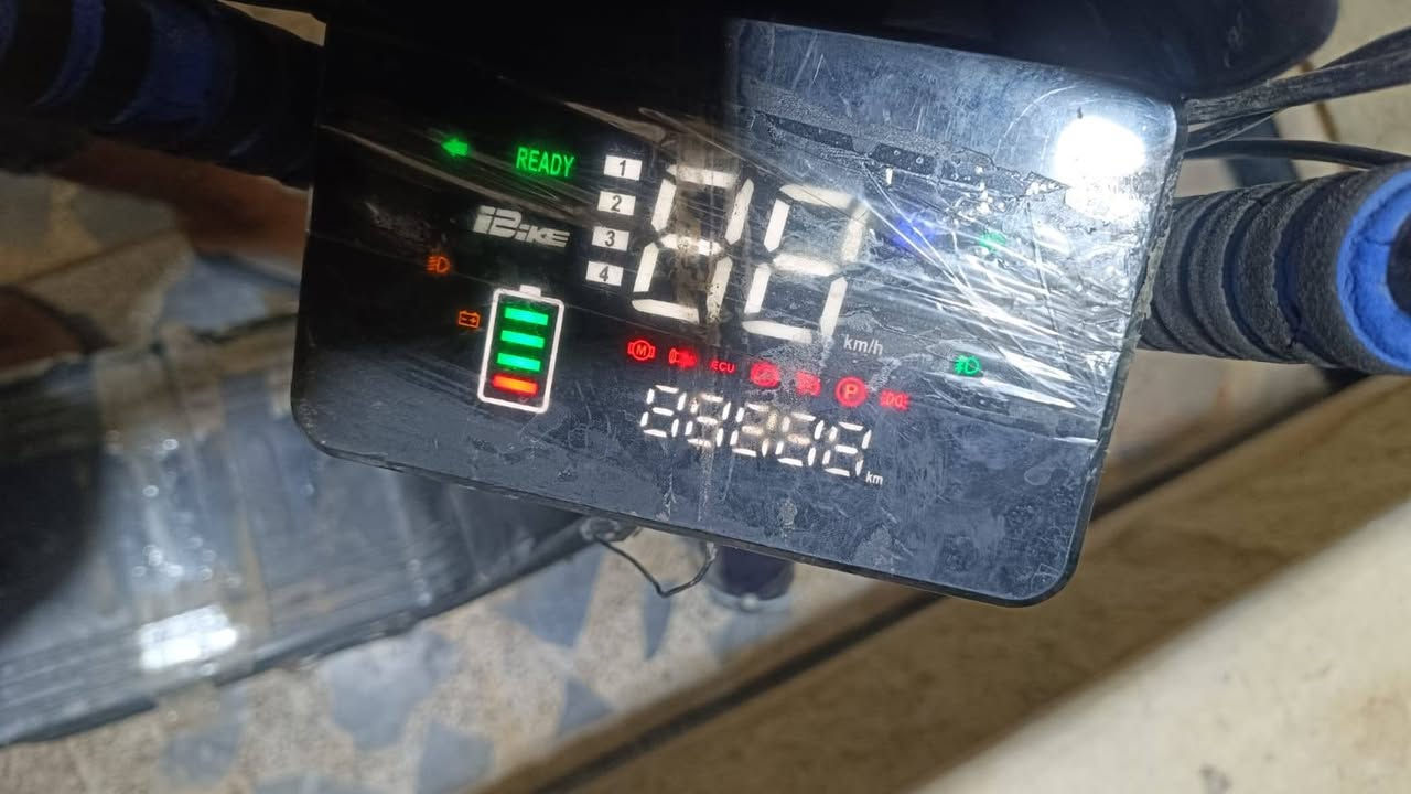 السلام عليكم ماطور شحن موديل25 بطاريات جدد اول بارحه شادهن تايرات جدد كلشي شغال بي سعر300 وبي مجال قليل مكاني بيجي ***********
