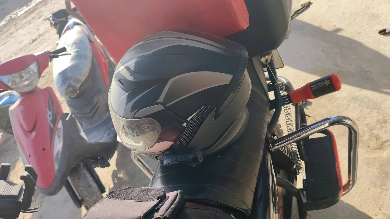 خوذه البيع نضيفه وسعره مناسب ٣٥وبيه مجال حك الجيه مكاني أبو غريب ***********
