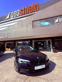 Bmw 530i 2020 واردخليجي وكالة العروش ماشية 100 الف كيلن السياره فول مو...
