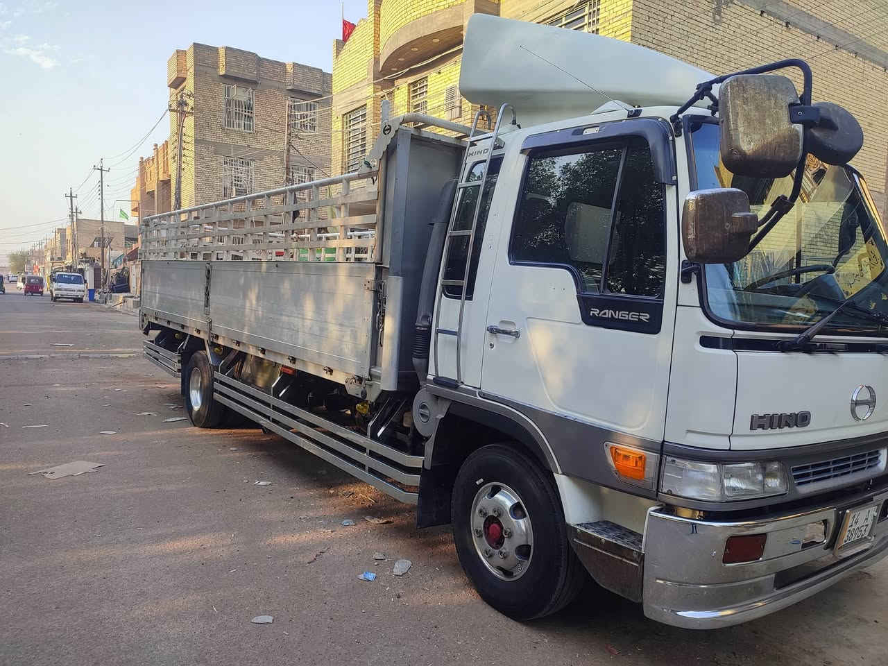 السلام عليكم هينو نكر موديل 97محرك80 عادي خطين سنويه 2031 سياره مكفوله رقم بصره العنوان بغداد رئاسه العبيدي رقم الهاتف ***********
