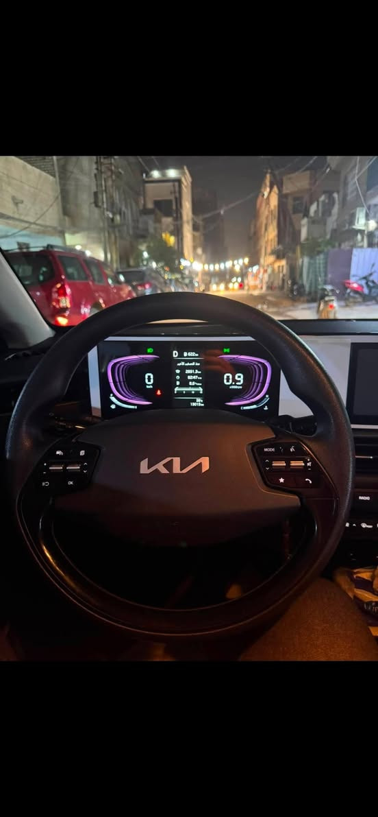 السلام عليكم
بيع kia (k3) 

مواصفات خليجية
محرك 1.6 

 (المسافة المقطوعة) 13,015 km

شاشة عدادات رقمية حديثة (Full Digital Dashboard

تحكم مقود كامل (Multi-function Steering Wheel

نظام تثبيت السرعة وأزرار تحكم بالصوت

حالة ممتازة جداً ونظيفة جداً من الداخل والخارج زيرو السيارة

مكفولة من الصبغ والحادث

رقم واتساب ***********

كشافات وحساسات أمامية وخلفية

السعر المطلوب $ 138 وبيها مجال

مكان السيارة الكاظمية

السيارة عليها أقساط اني أتحمل الأقساط اسويلك وكالة المشتري
