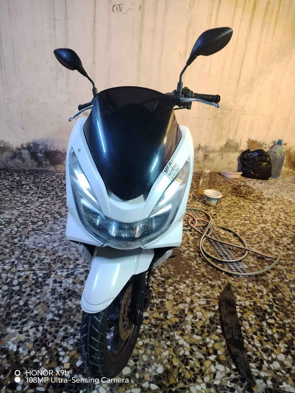 PCX • أبيض صدفي • ممشى ٢٨الف