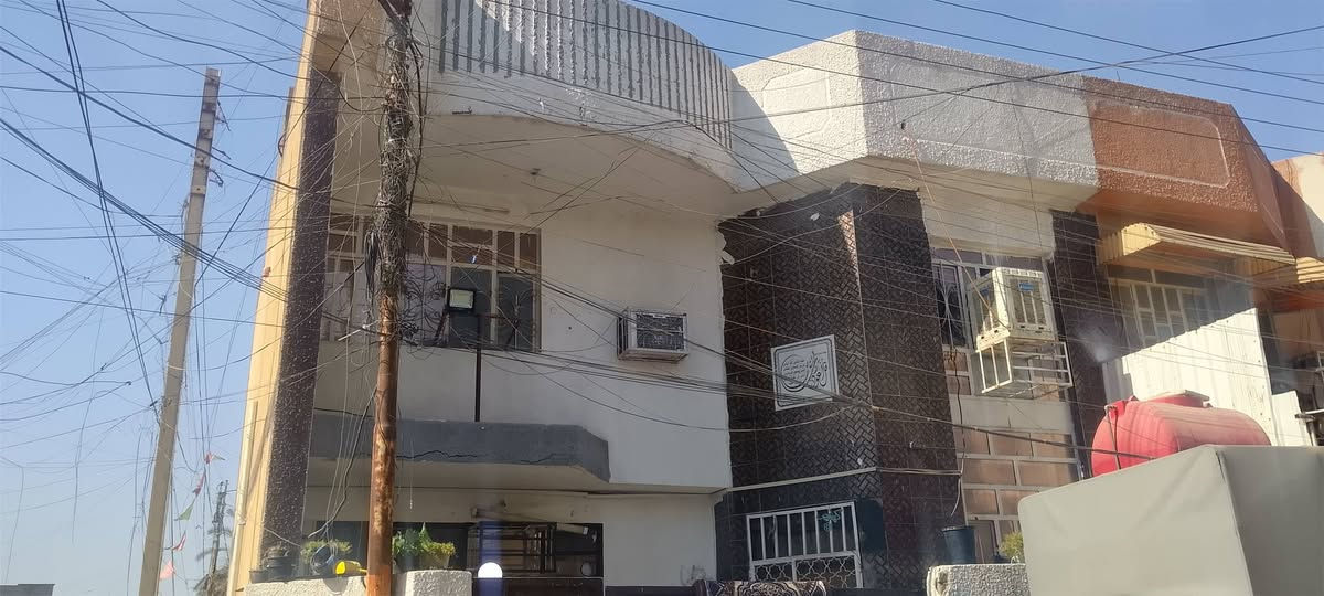 بيت ركن المساحة 105 بل سند   واقع حال 120
البيت عالي عن الشارع .والفرع عريض العنوان الشعب 
خلف مطعم حجي عادل رابع فرع ***********
