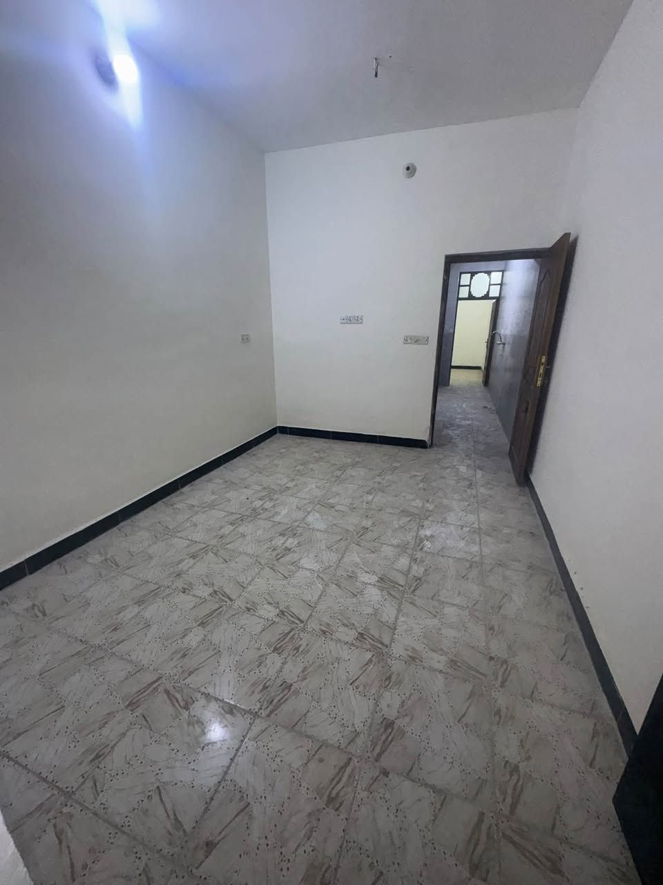 🏠 عقار مميز للبيع - فرصة لا تعوّض! 🏗️
ملاحضه / العنده عقار 🏡#للبيــــــع ويريد يبيع  #دزولنه كافه التفاصيل العقار مع ذكر السعر ورقم التلفون ☎️وان شاء الله باقرب وقت ينباع يمنه 🤲❤️
————————————————-
🔸مشتمل للبيع زراعي سند25 قرار محكمه 
وكاله بالعقار ومكاتبه اصولي طابو زراعي
50متر الواجهه 4م والنزال 12،5م
بناء سنة 2024🔑 تسليم مفتاح تكمه كامل مكمل

🔸الطابق 1️⃣استقبال ومطبخ وخدمات وغرفه نوم
     الطابق 2️⃣غرفتين نوم وخدمات وبلكونه 
     الطابق 3️⃣بيتونه كبيره وسطحين امامي وخلفي
 
🔸موقع العقار ممتاز جدا📍الشعب بدايت شارع الصحه خلف جامع السلام عرضه 15 ورصيف عريض عرضه 2م        
 .+ مناسب جدا لحك قبل لاينباع

🔸السعر: 90 مليون وقابل للتفاوض 

🔸وفارغ وجاهز للسكن او للاستثمار اذ حبيت تستثمره اجره الك اقل شي ب500الف ايجار سريع 💨
البيت كامل ومابي اي نقوصات من فضل الله فقط الواجهه والواجهه راح تكون #هديه للبيت الواجهه تكمل تصير مرمر درجه اولى بعد الشراء

مكتب ابو علي الدراجي للعقار 🏛️
المكتب مجاز رسميآ _وؤكيل منصه عقاريه ✅ 
 الشعب-نهايت شارع الصحه-مقابيل كرزات ركن الصحه 
***********📞
***********📞 ‭
***********📞
