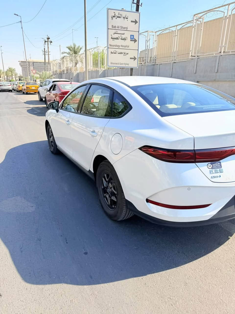 بسم الله الرحمن الرحيم 
السلام عليكم

بي واي دي  2025 جن بلاص
✅ المواصفات :

داخل ابيض 

رقم بغداد
 
الوارد: الصين

محرك 1.5 لتر 4 سلندر بنزين + محرك كهربائي (Plug-in Hybrid)
• نظام هايبرد قابل للشحن (Plug-in) مع إمكانية القيادة على الكهرباء بالكامل
• ناقل حركة أوتوماتيك E-CVT
• أوضاع قيادة متعددة (EV / Hybrid / Eco / Sport)
• شاشة وسطية كبيرة تعمل باللمس
• عدادات رقمية كاملة
• نظام Apple CarPlay & Android Auto
• كاميرا خلفية 
• تشغيل بصمة + دخول ذكي
• مثبت سرعة
• نظام المحافظة على المسار
• تحذير من التصادم الأمامي
• نظام ABS + مانع انزلاق + ثبات إلكتروني
• مراقبة ضغط الإطارات
• وسائد هوائية متعددة
• مكيف أوتوماتيك
• مصابيح LED أمامية وخلفية
• شحن منزلي + دعم الشحن السريع
• نظام استرجاع الطاقة أثناء الكبح
• مساحة واسعة لـ 5 ركاب وصندوق أمتعة عملي

السعر 12800$ دولار وبيه مجال بسيط

العنوان بغداد 

الاستفسار 
***********
***********
