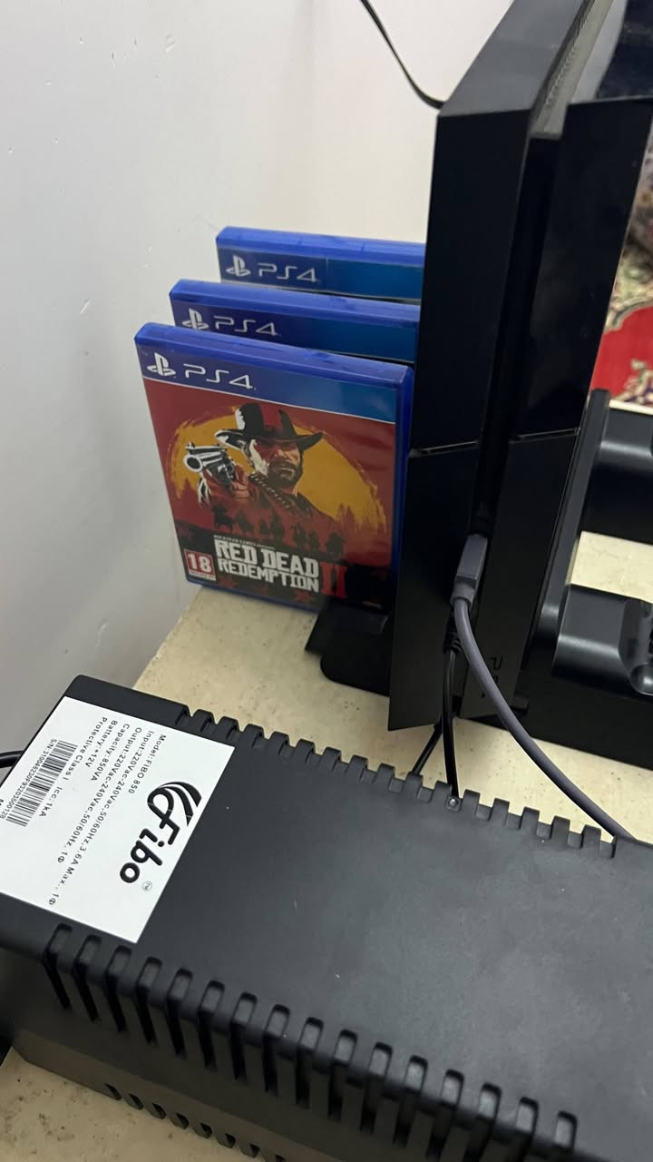 السلام عليكم

للبيع جهاز ps4 فات اونلاين

مع يوبس اس و قاعده تبريد و تلث اقراص 

السعر: 230 وبي مجال
 
الرقم: ***********
