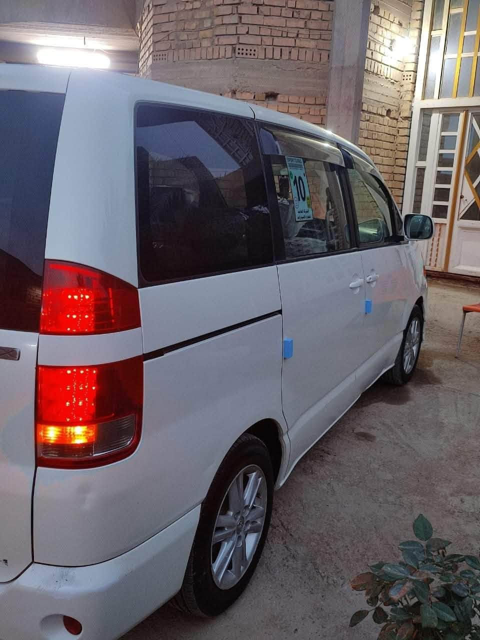 تويوتا نوها (Toyota NOAH) – خيارك  للعائلة والعمل!
​ سيارة تجمع بين الراحة المطلقة ، والمساحة الواسعة، والاعتمادية العالية ياباني 2004 اصل  اترايك وين ما يعجبك ،  ممتازة جداً للعوائل وتعتبر مشروعاً استثمارياً ناجحاً كـ "خط طلاب" للمدارس والجامعات.
​أبرز المواصفات:
​المحرك: 4 سلندر  (قوة واقتصادية ممتازين).
​الكير: أوتوماتيك.
الوقود: بنزين عادي.
​اللون: أبيض ملكي.
​السعة: 7 راكب 
​التكييف: تبريد 3 قطع ❄️ (توزيع مثالي للبرودة في أشد أيام الصيف).
​الأبواب: سلايد جانبية لسهولة الصعود والنزول.
​التقنيات والتجهيزات: نظام صوتي، نوافذ ومرايا كهربائية، إنارة أمامية قوية مع كشافات. زنون
مشروع وطني تحويل مباشر 
​ الكير والمحرك بالكارتون ، الحدادية جديدة باتري جديد تخم تايرجديد ، مكفولة كفالة عامة وبدون صبغ. 
​الملاحظات: توجد ضربة خفيفة جداً تحت فوهة البنزين فقط.
​المعاينة: حالة السيارة ممتازة والواقع أفضل برهان بعد الفحص والمعاينة.
​معلومات البيع والتواصل:
​الموقع: الناصرية – الغراف
بصرة _ ياسين خريبط 
​السعر: ٨٥ ورقة وبية مجال 
​للتواصل والاتصال أو الواتساب: ***********
