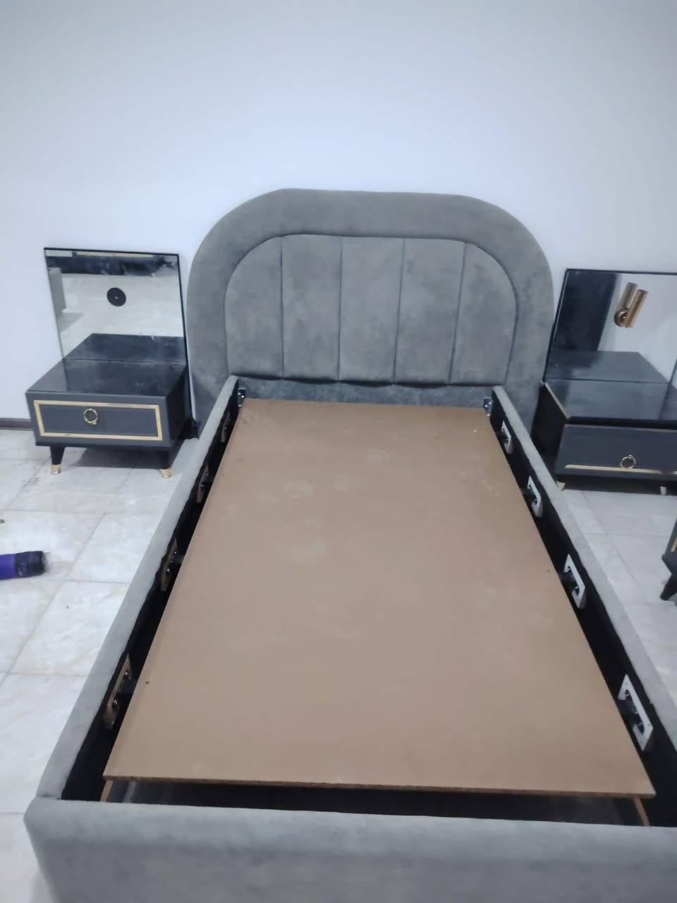 خدمة نقل، فتح، وشد الأثاث والمطابخ بأيدي أمهر الفنيين في بغداد 🛠️✨
​ناوي تنقل لبيت جديد؟ عندك كاونتر أو غرف نوم وتريد تفكها وتشدها بكل احترافية بدون أي أضرار؟
شركة أوسكار توفر لك كادر متخصص وجاهز لخدمتك في جميع مناطق بغداد!
​خدماتنا تشمل:
​فتح وشد ونقل غرف النوم (التركية والعادية) بدقة عالية.
​تفصيل، فتح، وشد مطابخ الألمنيوم ومطابخ الـ MDF.
​تعديل وصيانة الكاونترات والأثاث حسب قياسات بيتك الجديد.
​التزام بالمواعيد وسرعة بالإنجاز مع المحافظة التامة على نظافة وسلامة الأثاث.
​📞 للحجز والاستفسار أو معرفة الأسعار، يرجى مراسلة صفحة أو الاتصال على الأرقام التالية:
[***********]
أو مراسلة الواتساب مباشرة: 
​أوسكار.. راحتك وأمان أثاثك هي غايتنا.
