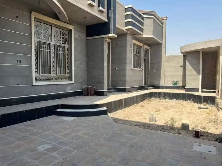للبيع 

بيت  مساحه البناء٢٢٥والمساحه الكليه٣٠٠ العنوان ابو فليس قرب ثانويه عمر المختار السعر75مليون وبي مجال بسيط

غرفتين واستقبال ومطبخ وصاله وحمام نضام مناور صحيات خارجيه وحديقه
الشراي يتصل ***********
