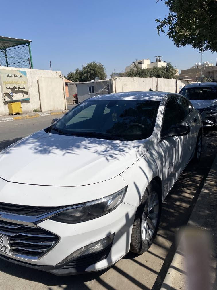 السلام عليكم 
ماليبو 2019 LS 
رقم بغداد انكليزي جديد بأسمي 
حادثهة خشم البنيد 
وبيهة صبغ ربع البنيد وجاملغ ايسر 
السيارة جديدة ونظيفة 
مسويلهة ادامة كاملة من نوزلات وبلكات وجويتر ومنظومة مي وراديتر 
حدادة امامي خلفي جديدة 
تخم تاير جديد 
منظومة تبريد جديدة قبل شهر 
عدسات لايت جديدة زنون 
كهربائيات البجم كبس جديدة 
 السعر 100 وبيهة مجال للشراي بسيط 
مكاني الشعب 
*********** اتصال او واتساب بغداد, العراق
