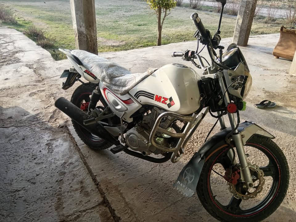 السلام عليكم
موطور MZ محرك 200
موديل 2017
سعر 650 وبي مجال للشراي
***********

‭***********‬

