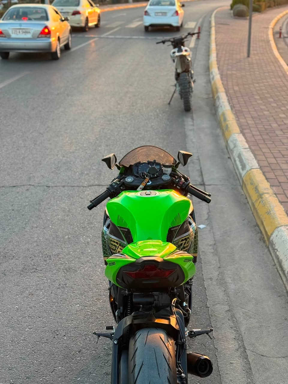 سلام عليكم 🌹

للبيع Kawasaki ZX-6R 2020 🏍️

الدراجة ماشية فقط 14,000 km

الدراجة بلاد برغي، ما مبدل بيها شي.

مكفولة عام، وجيب وياك 10 فيتر وافحصها بنفسك.

المواصفات:
• دسك هيتر
• Traction Control گير 1, 2, 3
• بدّل سريع Quick shifter
• مودين للقيادة L و F
• ABS تاية گدام وورا
• صالنصة أصلية كاربون فايبر AR

ما بيها برغي نقص، كل برغي بلادي بس صالانصا متخير باقي كلها بلادي بس تصرف عليها دهن وبنزين وتوكل وبالك صافي 🤍
مكان:سليمانى ***********
