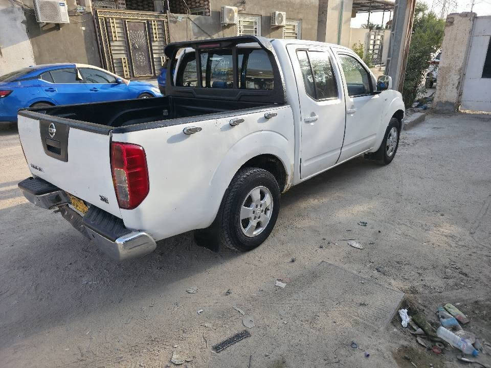 نيفارا 2014 اوتوماتيك بلاد سيارة محورة مكينتها vvt وافضل من مكينتها البلادية نعومة وصرفية اقل وسحب وشلعة اقوى
السيارة بيها الصفحة اليمنى ضرر خفيف فقط التكمة الوسطانية بيها لحام مال تعديل وبيها تلحيضات بعد(ابيع مجفية حتى ما اتعب المشتري)
السيارة رقم دهوك ب اسم كردي سنوية منتهية
السيارة جاهزة من كلشي حدادية تخم تاير مكينة وكير مكفول . بيع او السعر 65

*********** البصرة, العراق
