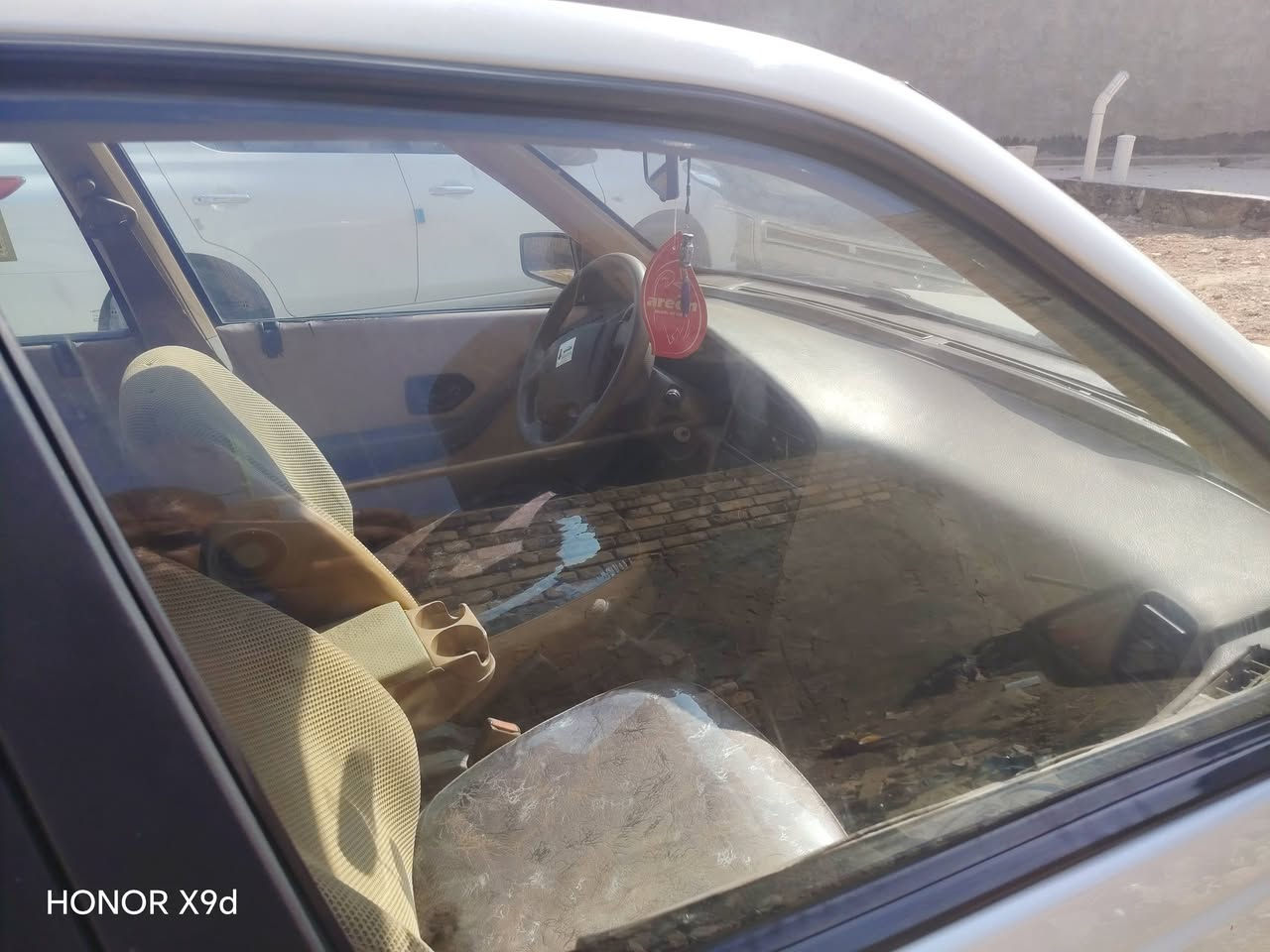 سلام عليكم بيجو
للبيع مستعجل 
السيارة احلامن الصورة
عليهة ادامة كاملة
تخم تاير باتري جديد
حدادية ابريك جديد
محرك كير شرط
رقم دولي لل سنة 30
العنوان ديوانية مهناوية 
السعر 29 اوبيهة مجال
***********

نص مكتوب في الصور:
- HONOR X9d