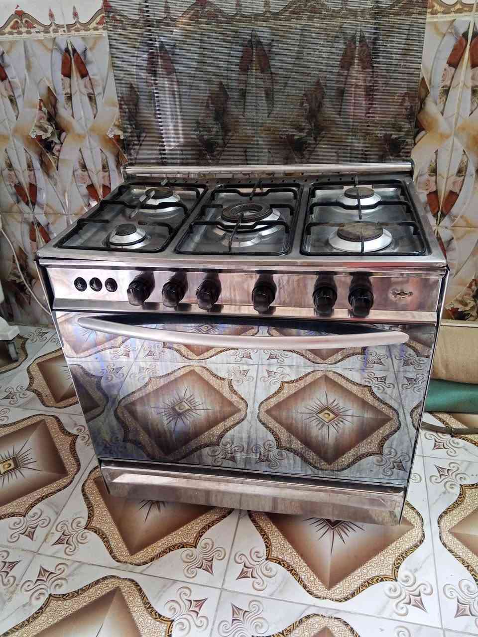 مكلف بنشر طباخ مصري شغال كامل عيونه افرانه الي يريده مكانه ناصريه ورقم صاحب طباخ ***********
