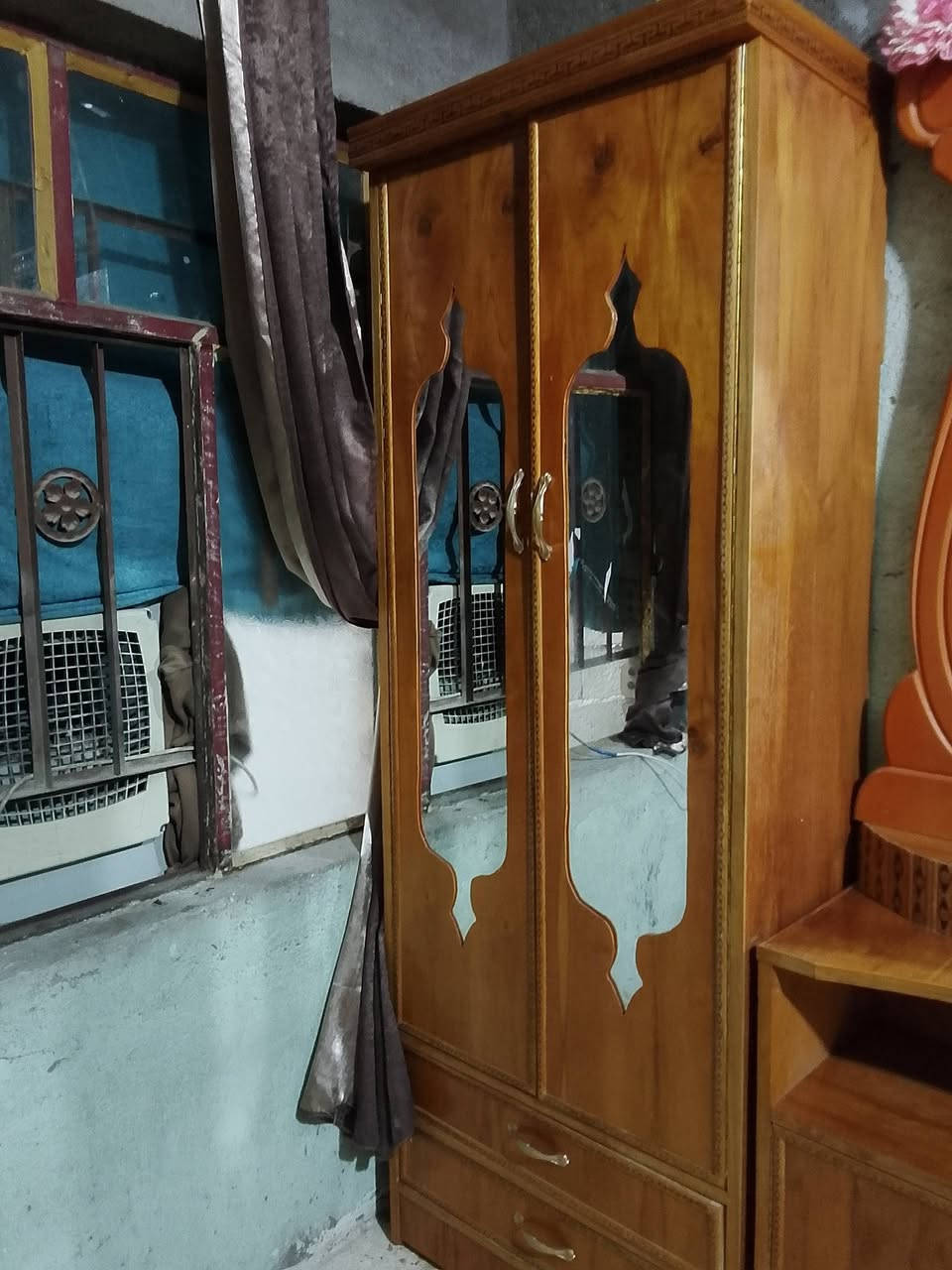 سلام عليكم غرفه نوم عراقيه صاج كامله مابيها ضرر بعدها نظيفه عوزها ملاحظات بسيطه للبيع سعرها ب600وبيها مجال العنوان بغداد  حي النصر 
***********
