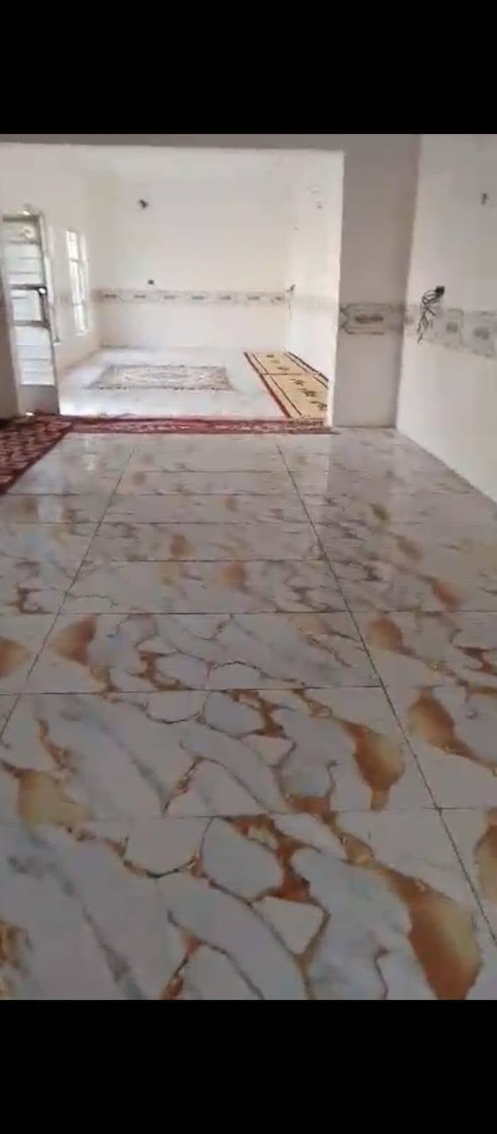 #بيت للببع مساحة ٣٠٠ متر جديد زيرو موقع البيت ام طباشي موقع قريب للشارع خدمات كاملة
محتويات البيت
استقبال كبيرة
مطبخ 
صالة 
غرفة عدد ١
صحيات 
نقوصات بسيطة للتشطيب 
البيت زيرو مامسكون 
للاستفسار الاتصال 
***********
***********
أو زيارة مكتب احمد الخفاجي لبيع وشراء العقارات 
طريق السنية العام مقابل عمود 650
كما نستقبل كل العروض بيوت قطع أراضي أهلا وسهلا بالجميع
