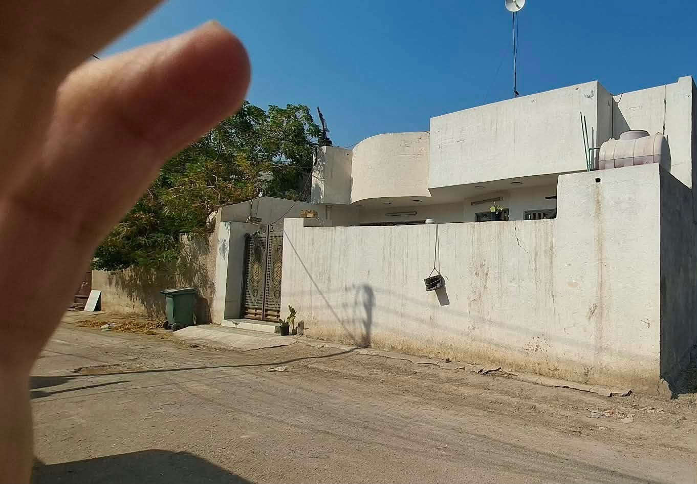 دار للبيع زراعي سند 35 مقابل التأميم النزله الاولى نزله غسل كلاكسي قريب ع الشارع العام تبليط ومجاري ثقيله وانتو بكرامه 
مساحته 180 بناء حديث  غرفتين وصاله ومطبخ وستقبال وصحيات داخليه وخارجيه سعره 75 وبي مجال***********
