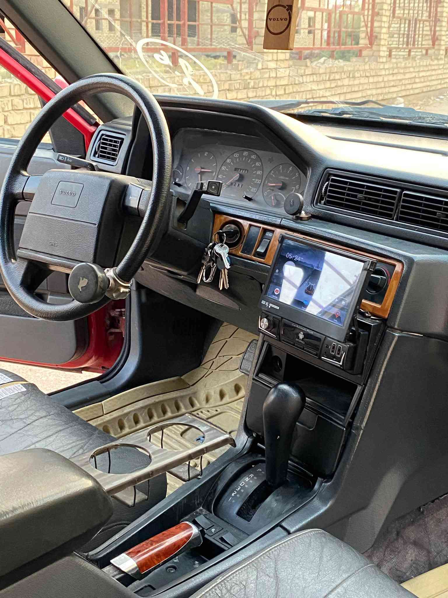 السلام عليكم
للبيع  فولفو 1994 turbo
السيارة شادلها منظومة غاز ب٥٠٠الف حكومية مع وصل الضمان يعني انسى الصرف والادوانز
 مبدل كير واكسل +مشط ستيرن
حدادية ٨٠٪؜
حالة المكينة كما موضح في المنشور 
السيارة شادلها عتب نفخ
عليها منظومة ABS 
تبريد ثلج
ومطريات 
وسمجة صاج 
شادلها شاشة قلاب (يوتيوب+ كوكل ماب+ شادلها كامرة خلفية)
داخل جلد رصاصي
منضومة لد شمسي كامل (بلاجكتور +ناصي عالي اناره فول) 
بگ لايت كريستال 
كيجات كلها شغالة (كيلو متر + كيج التيربو )
نواقصها فقط حساس ABS+ سكن جهة الصدر بي كسر 
السعر 75 وبي مجال بسيط 
مكاني نجف حي الامير 
للاستفسار ***********
متواجد واتساب فقط
