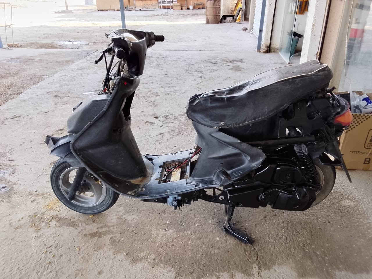 السلام عليكم دراجه فراشه لبيع مفتوحه 
السعر 250وبيه مجال قضاء السنيه
