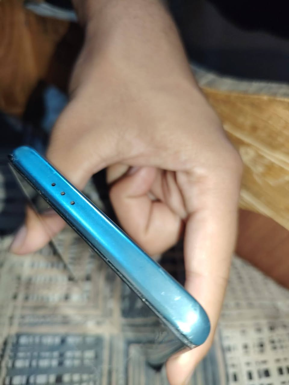 سلام عليكم هونر X9C للبيع عشوائيه 12مكفول ملحقات بس كارتون سعر 325 ليرده يتصل ***********
