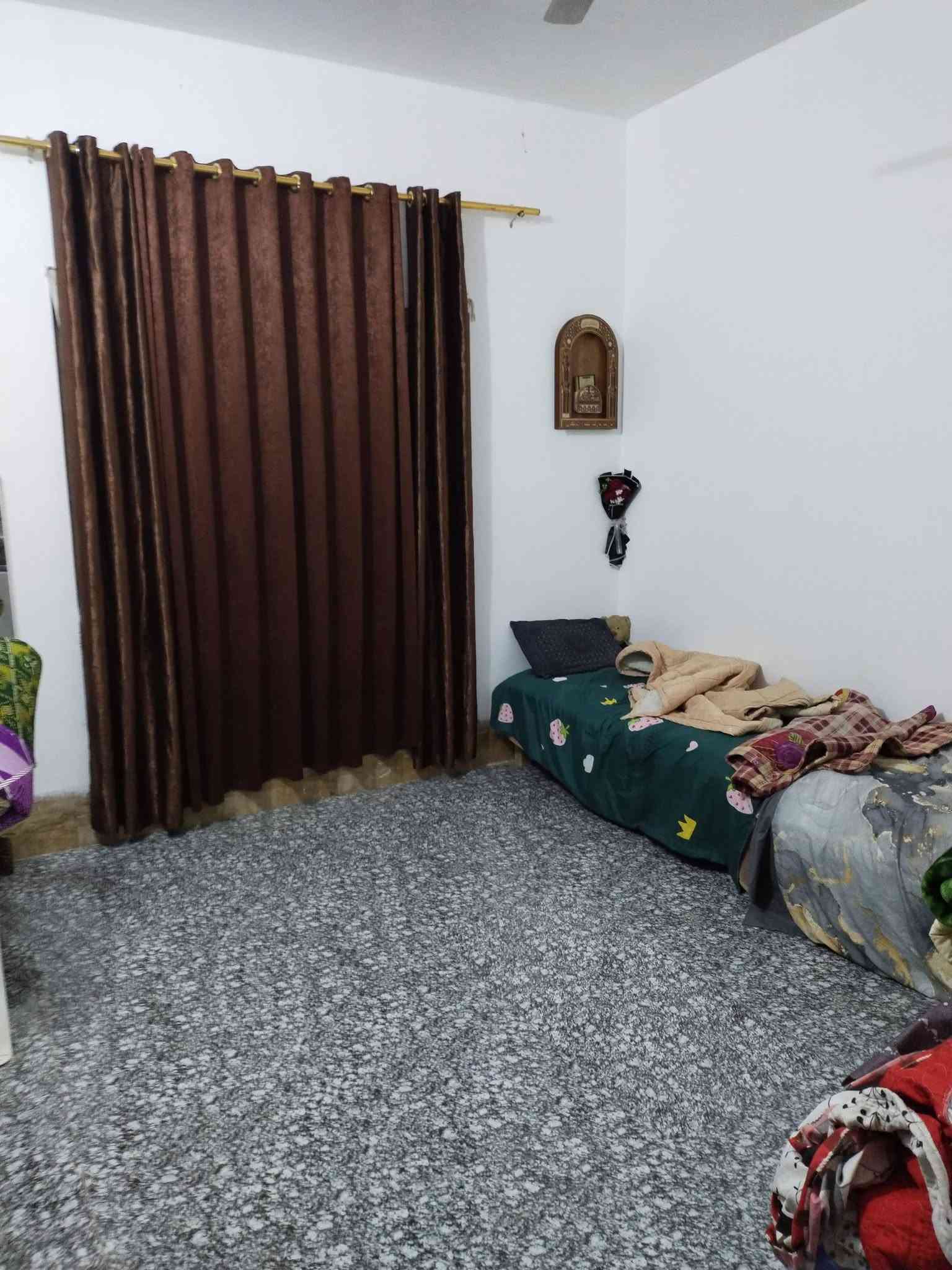 الدارللبيع حديث البناء المعاره قرب البزل شارع ابو عقيل المختار يبعد عن الشارع 80متر زراعي 25يحتوي على غرفتين نوم وصاله وستقبال ومطبخ المساحه 190م البيت جاهز السعر 60بي مجال الاستفسار ***********
