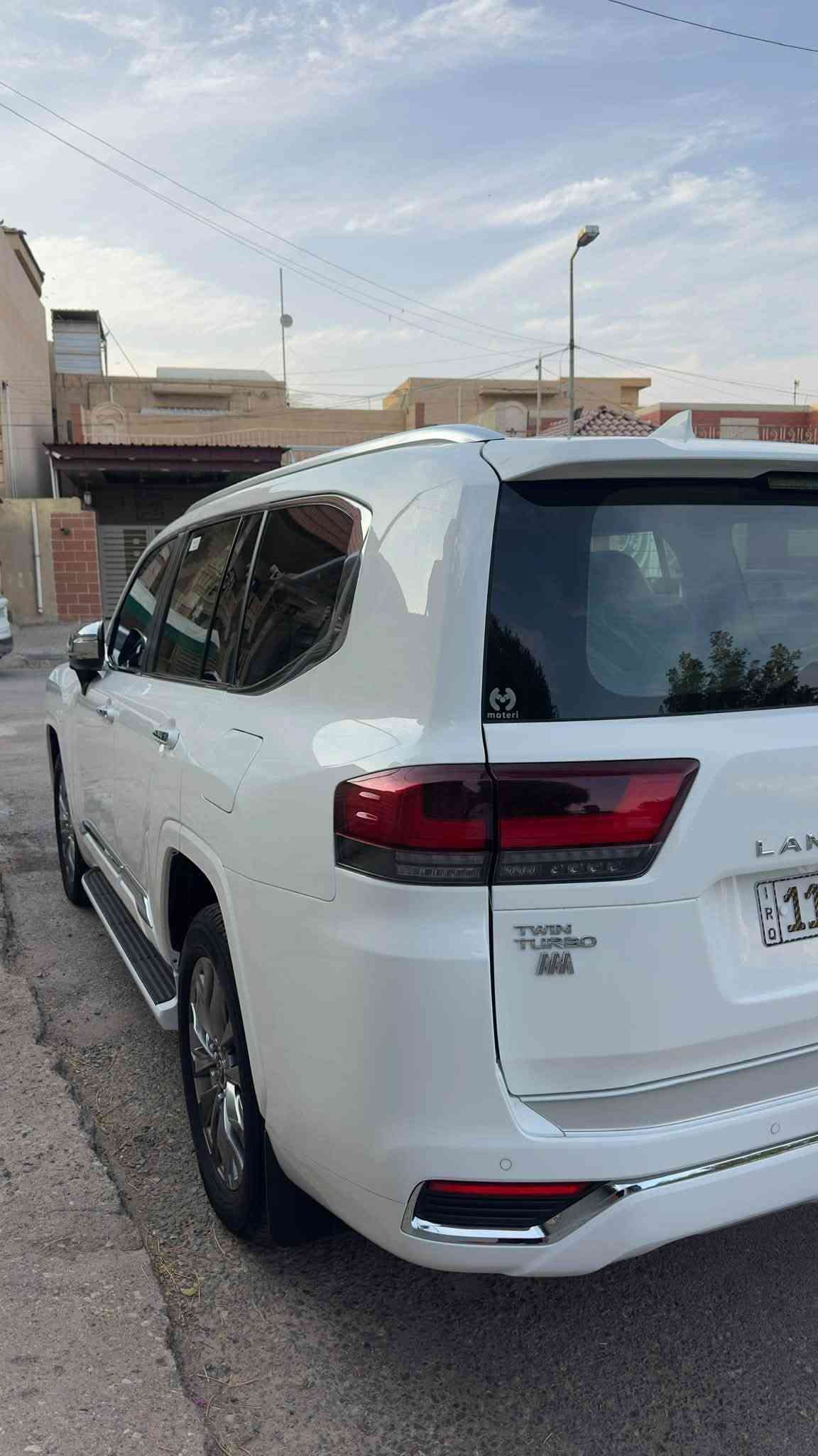 لاندكروز vxr 2023 
فول مواصفات
ماشية 33 الف 
مغلفة PPF بالكامل 
مكفولة من الزلغ 
السيارة على وضع الشركة 
رقم بغداد
السعر 77000$ وبيها مجال
للأتصال ***********
