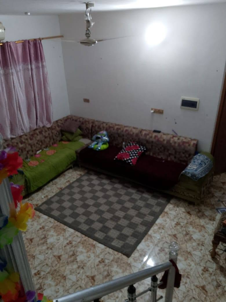 بيت باتضحية شارع العياده قرب صيدلية فدك 100 متر بناء حديث خلفي غرفة نوم واستقبال صاله مطبخ حمام منور طابق واحد ***********
